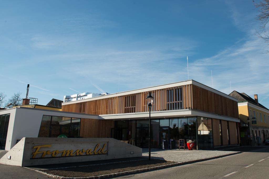 Hubertushof Fromwald Hotel Und Gasthof Bad Fischau Ruang foto
