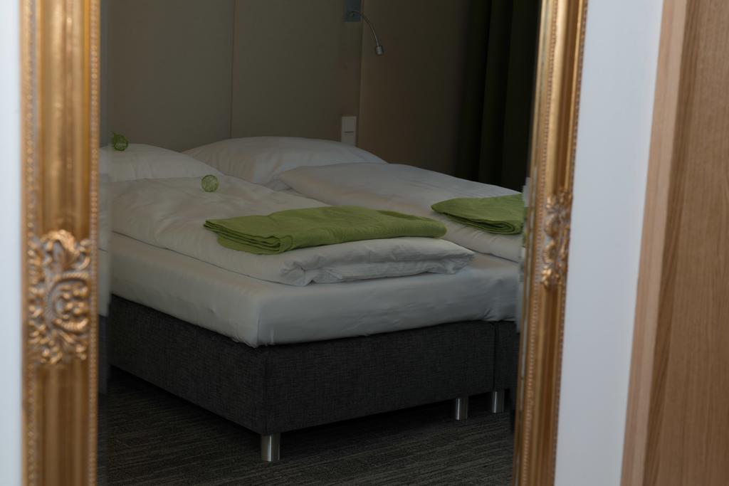 Hubertushof Fromwald Hotel Und Gasthof Bad Fischau Ruang foto