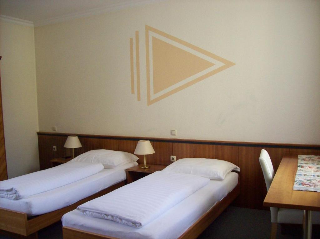 Hubertushof Fromwald Hotel Und Gasthof Bad Fischau Ruang foto