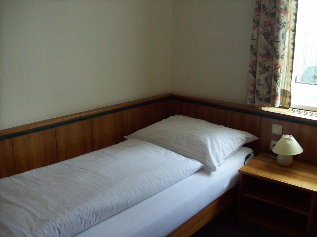 Hubertushof Fromwald Hotel Und Gasthof Bad Fischau Ruang foto