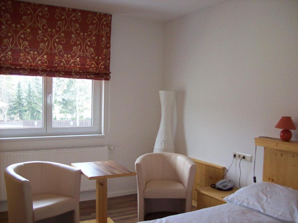 Hubertushof Fromwald Hotel Und Gasthof Bad Fischau Ruang foto