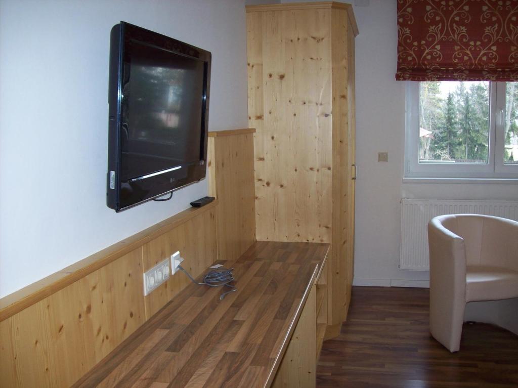 Hubertushof Fromwald Hotel Und Gasthof Bad Fischau Ruang foto