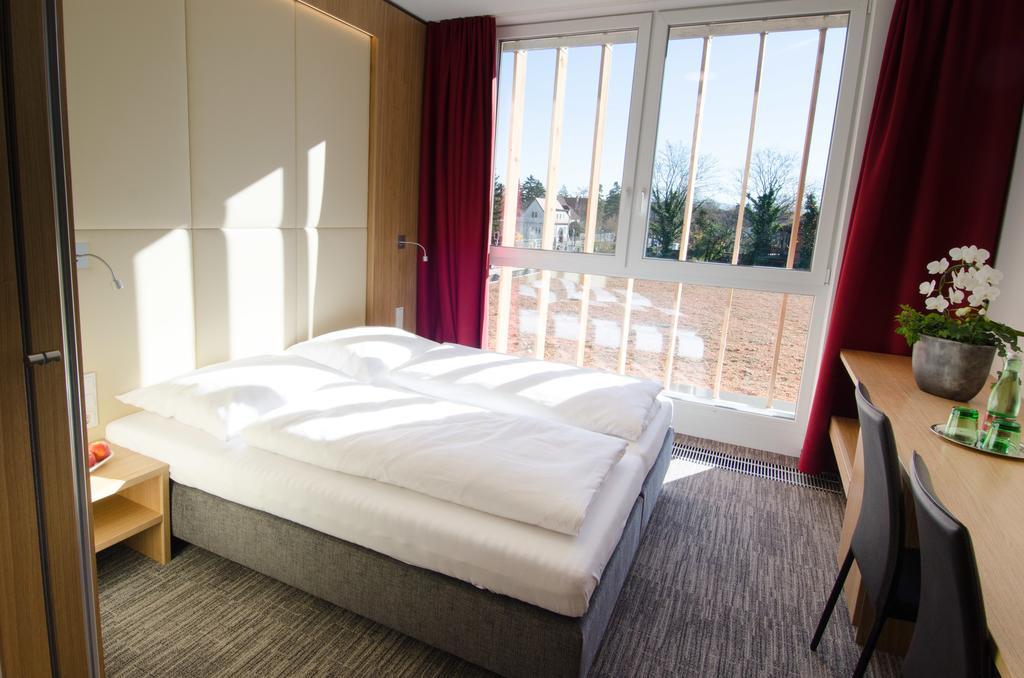 Hubertushof Fromwald Hotel Und Gasthof Bad Fischau Bagian luar foto