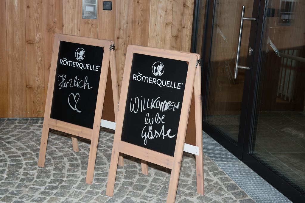 Hubertushof Fromwald Hotel Und Gasthof Bad Fischau Bagian luar foto