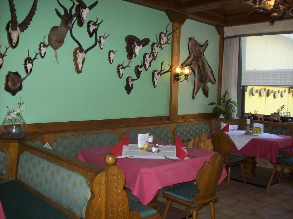 Hubertushof Fromwald Hotel Und Gasthof Bad Fischau Bagian luar foto