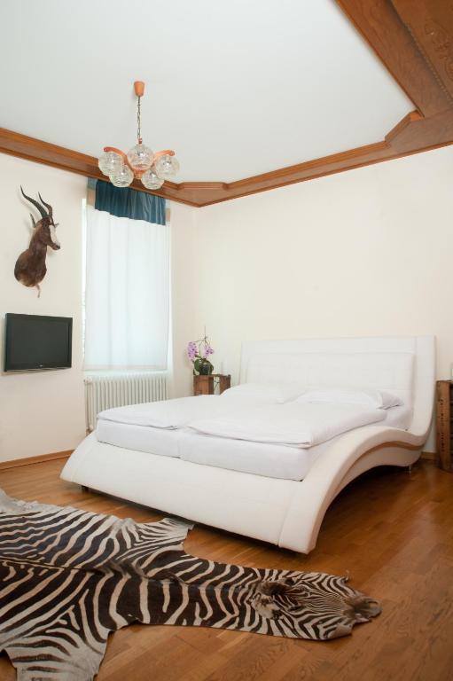 Hubertushof Fromwald Hotel Und Gasthof Bad Fischau Bagian luar foto