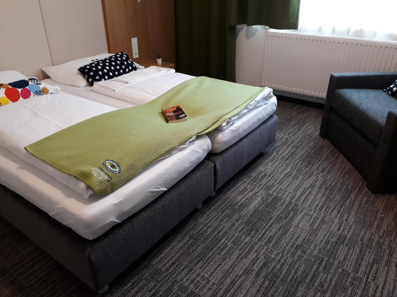 Hubertushof Fromwald Hotel Und Gasthof Bad Fischau Bagian luar foto