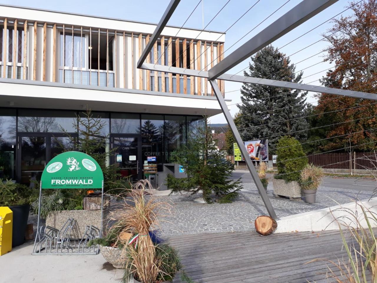 Hubertushof Fromwald Hotel Und Gasthof Bad Fischau Bagian luar foto