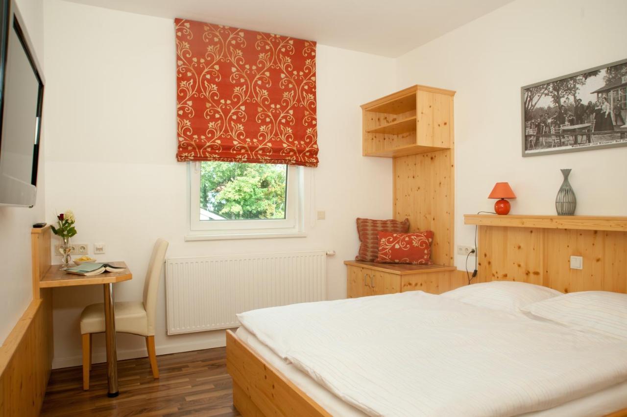 Hubertushof Fromwald Hotel Und Gasthof Bad Fischau Bagian luar foto